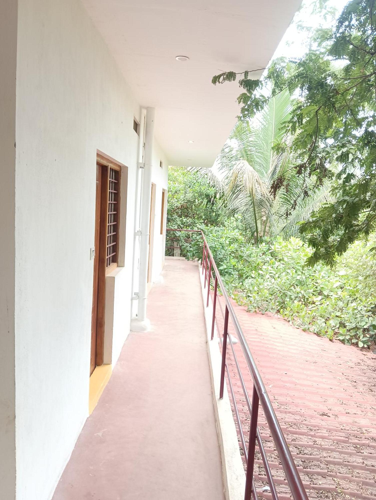 Travellers Crib Hotel Auroville Buitenkant foto