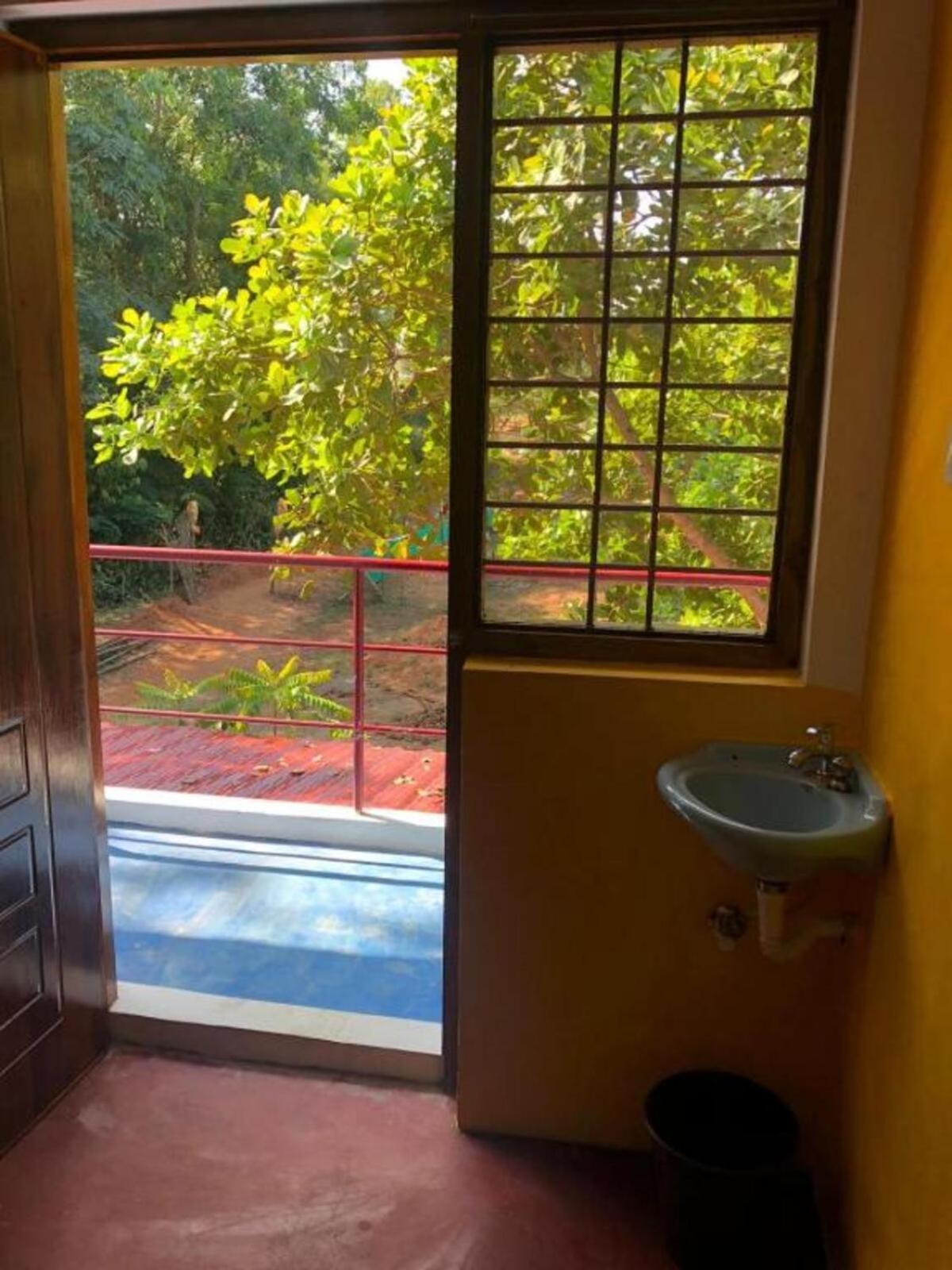 Travellers Crib Hotel Auroville Buitenkant foto