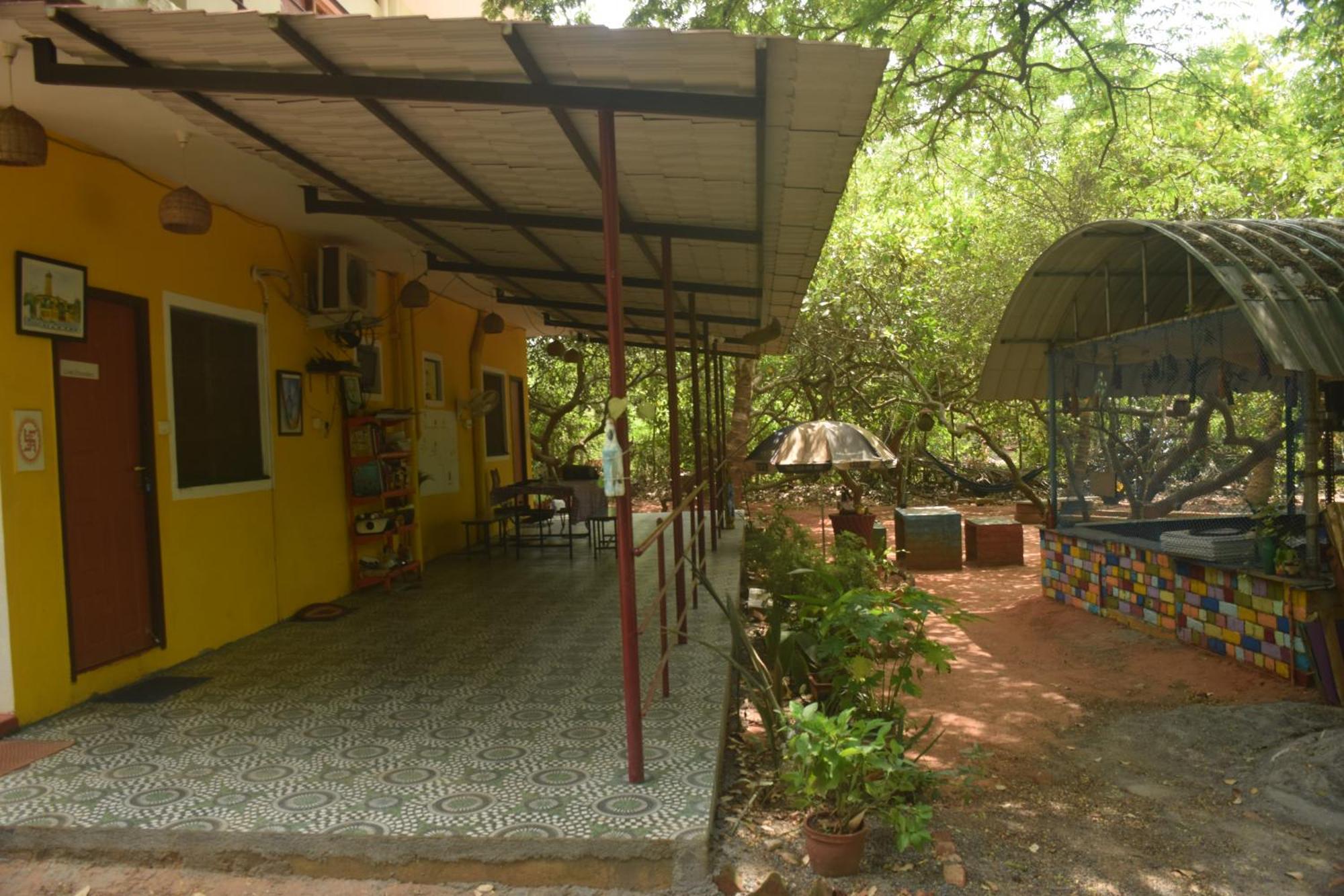 Travellers Crib Hotel Auroville Buitenkant foto