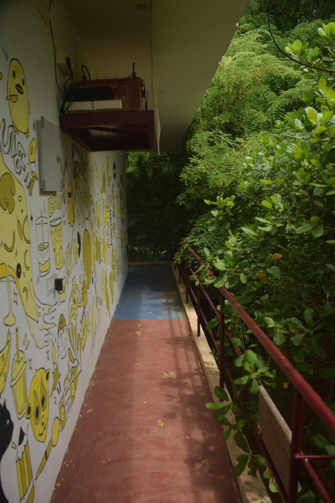 Travellers Crib Hotel Auroville Buitenkant foto